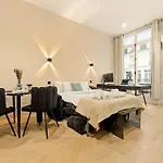 Champs-Élysées Studio with Air Conditioning 4 people