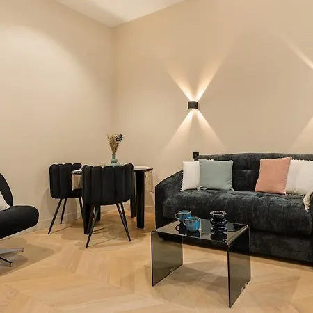Champs-Élysées Studio with Air Conditioning 4 people *