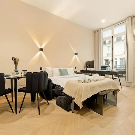 Champs-Élysées Studio with Air Conditioning 4 people Appartamento Parigi