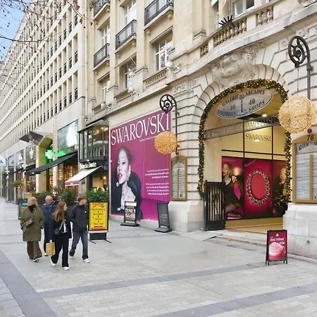 Champs-Élysées Studio with Air Conditioning 4 people Appartamento Parigi