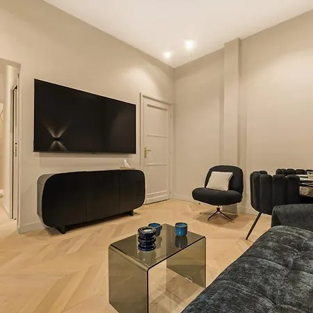 Appartamento Champs-Élysées Studio with Air Conditioning 4 people Parigi